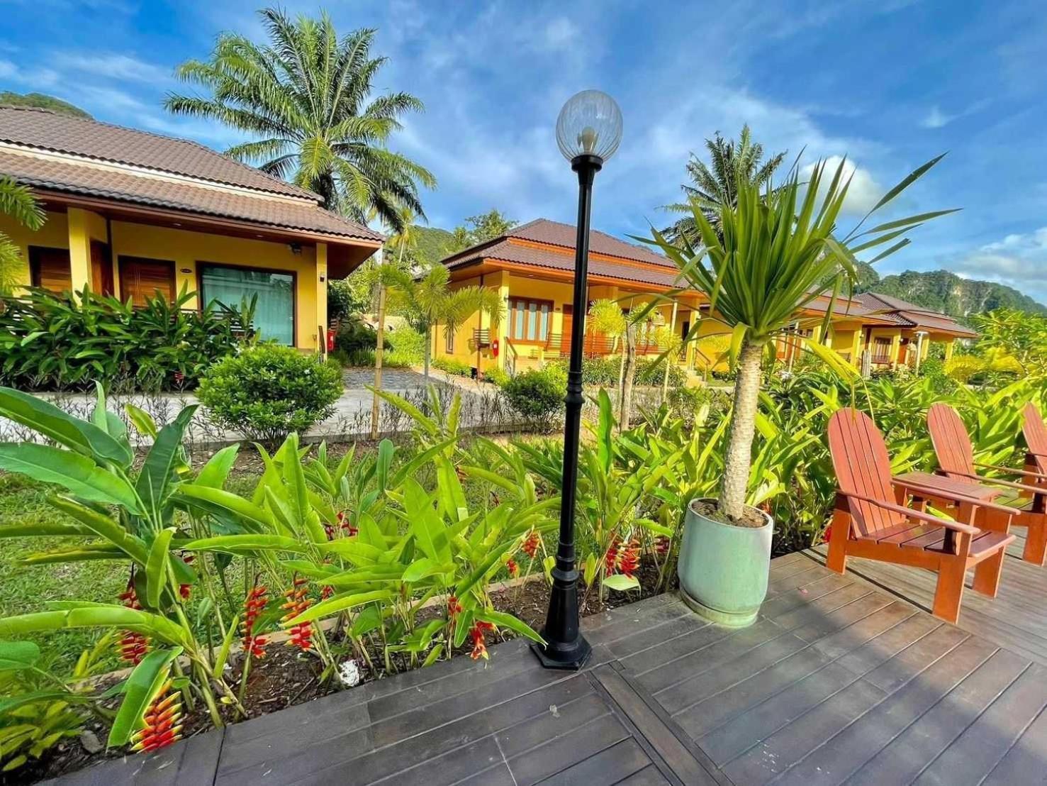 Capital O 75518 Baan Rose Resort Ao Luk Exterior photo